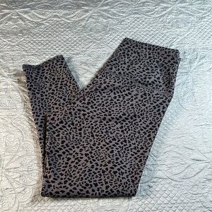Evolution and Creation Leopard Pattern Leggings